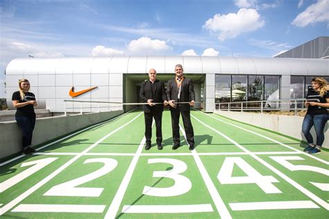 openingsuren nike shop laakdal